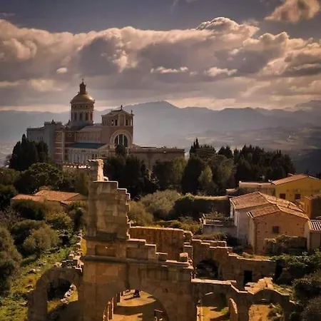 Trinacria Con Vista Sulle Eolie