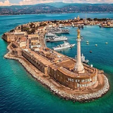 Trinacria Con Vista Sulle Eolie *