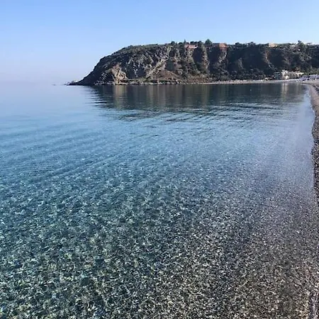 Trinacria Con Vista Sulle Eolie